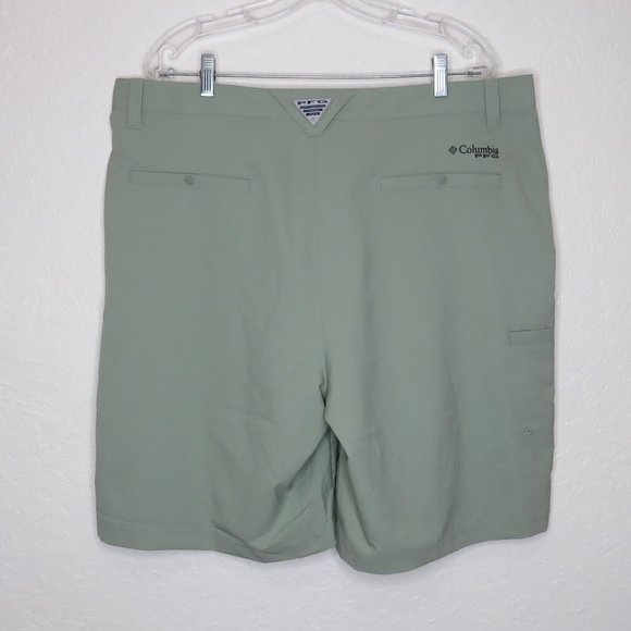 Columbia* Men's 1.5" Belt Loop Multipocketed Snap Closure Flat Front Shorts~ 38W - Picture 2 of 12